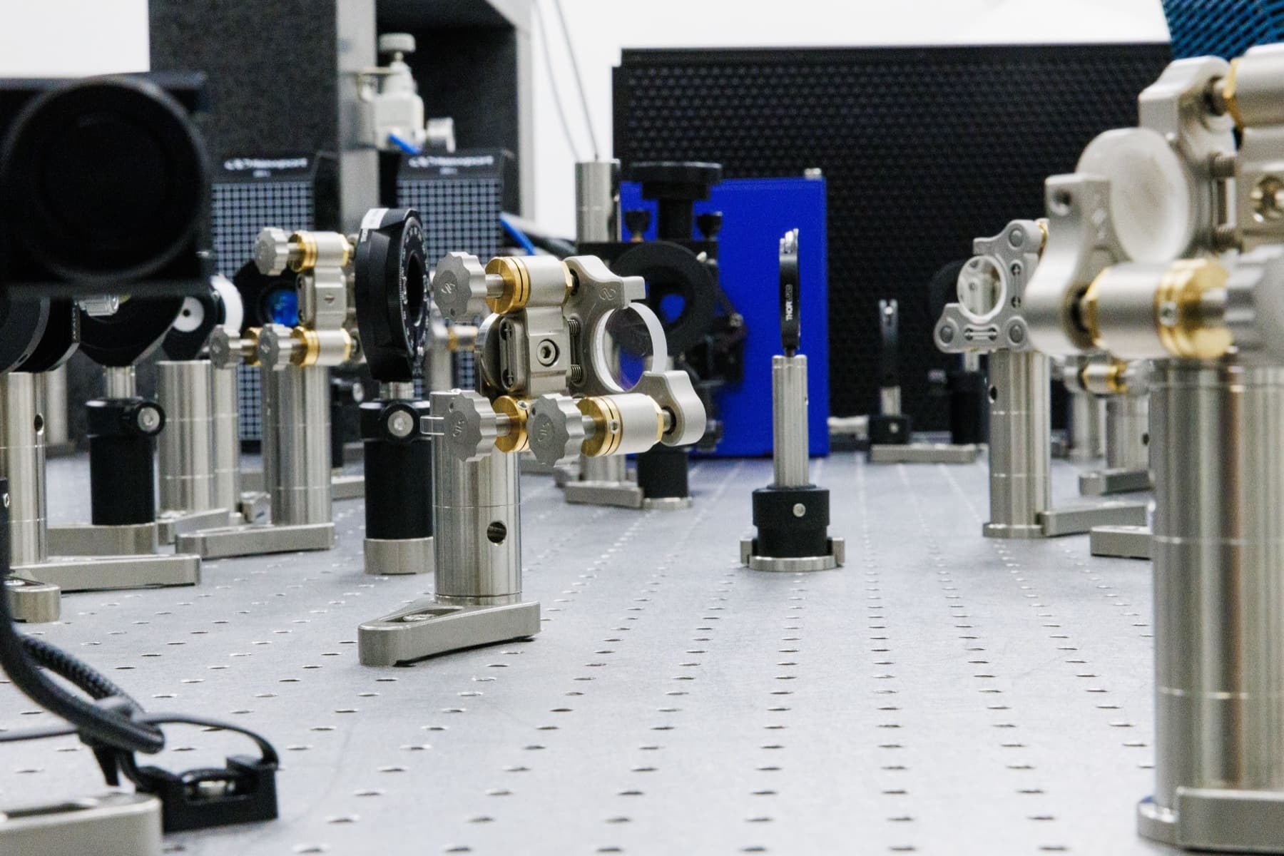 Optical bench in the Neuchâtel laboratory